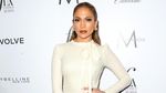 Pretty in White, Jennifer Lopez