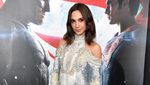 Gal Gadot Curi Perhatian di Premiere Batman v Superman