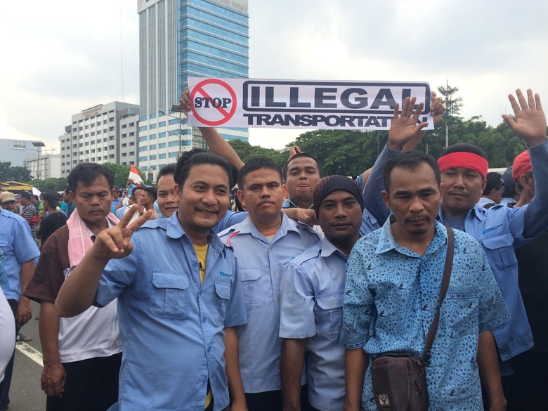 Demo Anarkis Dicibir Warga, Sopir Taksi: Ya Terserah! Demo Anarkis Dicibir Warga, Sopir Taksi: Ya Terserah!