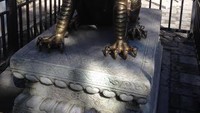 Salah satu patung singa yang dipercaya bisa menjaga istana. Begitu banyak patung singa dengan beragam jenis. Ada yang untuk menjaga raja, ada yang untuk menjaga para pengunjung istana (Radian/detikTravel)