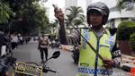 Massa Pendemo Taksi Bentrok dengan Massa Go-Jek