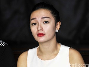 Zaskia Gotik Minta Ampun, Dewi Rezer Pasrah Cerai
