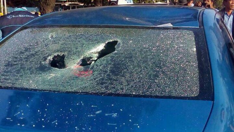 Bawa Penumpang, Taksi Blue Bird Diinjak Kacanya Hingga Pecah Bawa Penumpang, Taksi Blue Bird Diinjak Kacanya Hingga Pecah