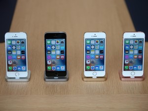 LG Sindir iPhone SE Ponsel Usang