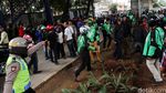 Polisi Bubarkan Paksa Massa Go-Jek
