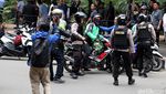 Polisi Bubarkan Paksa Massa Go-Jek