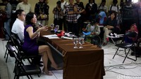 Manajemen taksi Bluebird Grup memberi tanggapan di kantor pusat Bulebird, Jl Mampang Prapatan Jakarta, Selasa (22/3/2016).