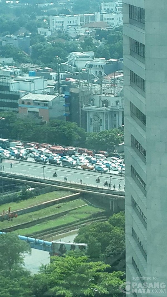 Barisan Taksi di Jl Sudirman Arah Semanggi Cair, Pindah ke Depan DPR