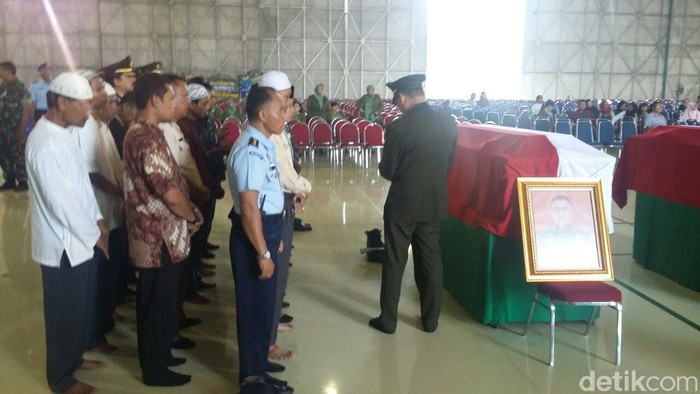 Polri Beri Penghargaan untuk 13 Anggota TNI yang Gugur di Poso