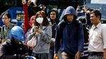 Diturunkan, Penumpang Taksi Berjalan Kaki di Jalan Gatsu