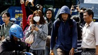 Aksi anarkis ini berlangsung sejak pagi tadi di sekitar jalan tol Dalam Kota.