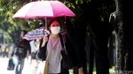 Diturunkan, Penumpang Taksi Berjalan Kaki di Jalan Gatsu