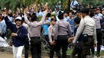 Demo Sopir Taksi di Monas Ricuh