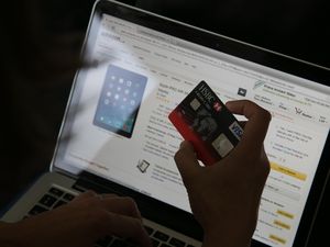 Belanja Online Ramai Jelang Lebaran, HP Paling Laris Dibeli