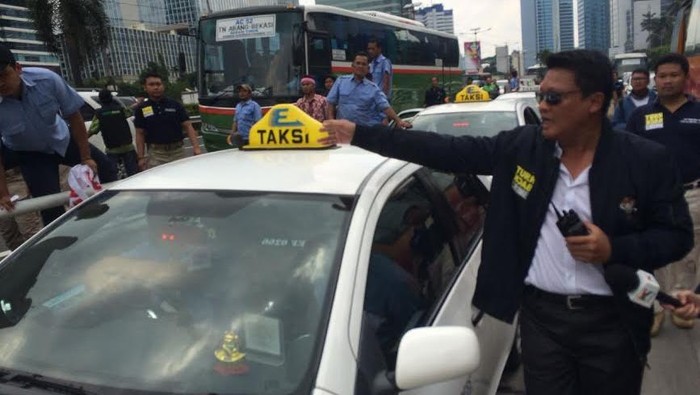 Demo Sopir Taksi Geser ke DPR, Lalin di Kawasan Semanggi Mulai Terurai