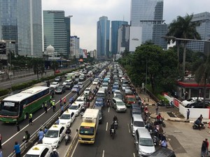 Menebak Jalan Keluar Pemerintah Atasi Persoalan Angkutan Umum Online