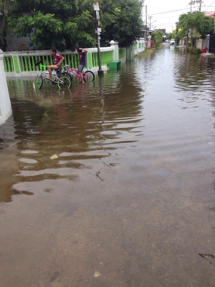 Banjir di Padang, 1 Bocah Hilang dan 5 Rumah Terbawa Arus