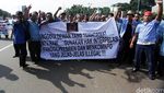 Taksi dkk Geruduk Gedung DPR