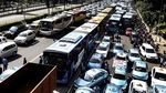 Taksi Konvoi Penuhi Jl Gatot Subroto