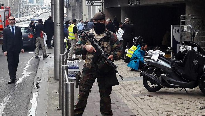 Tentara Ledakkan Paket Mencurigakan Pelaku Bom Brussels
