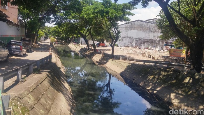 Rahasia Makassar Bersihkan Kanal dari Horor Sampah