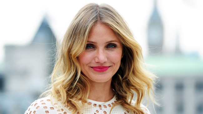 Cameron Diaz dikenal sebagai selebriti dengan senyum yang indah. Senyum tersebut semakin dipercantik dengan rahang pipi tinggi nan menawan. Foto: Stuart C. Wilson/Getty Images