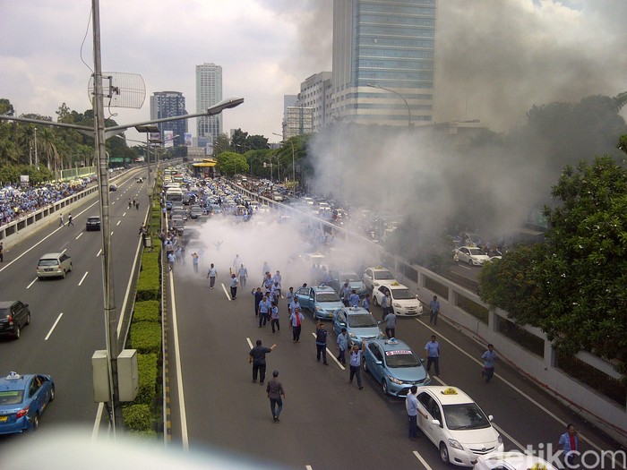 Ada Demo Besar-besaran, DPR Desak Pemerintah Buat Keputusan Soal Uber dkk