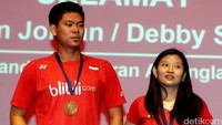 Praveen/Debby menjadi juara All England tahun ini usai mengalahkan pasangan Denmark, Joachim Fischer Nielsgen/Christinna Pedersen.