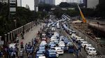 Penampakan Taksi dkk Penuhi Jalan Sudirman