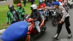 Demo Sopir Taksi di Monas Ricuh