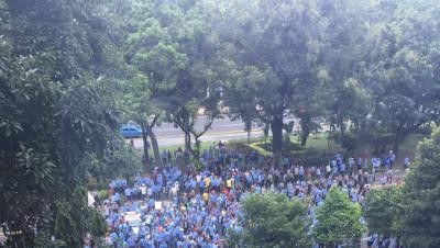 Kominfo Digeruduk Pasukan Biru-biru