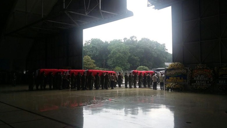 Usai Disemayamkan, 13 Anggota TNI yang Gugur di Poso Diberangkatkan ke TMP Kalibata Usai Disemayamkan, 13 Anggota TNI yang Gugur di Poso Diberangkatkan ke TMP Kalibata