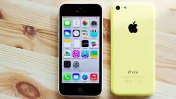 iPhone 5C diluncurkan pada 20 September 2013 dan diakhiri dukungannya pada 18 September 2017. Handset ini dilaporkan kurang laku karena bahan pembuatannya yang dari plastik memudarkan kesan premium Apple. Foto: Istimewa