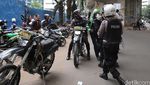 Polisi Bubarkan Paksa Massa Go-Jek