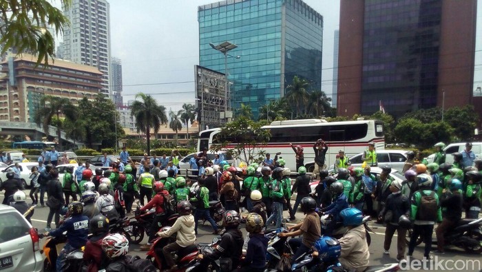 Demo Sopir Taksi Bikin Resah, Driver Go-Jek Tak Bisa Narik Lewat Thamrin