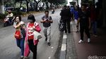Taksi Penuhi Jalan Sudirman, Penumpang Jalan kaki