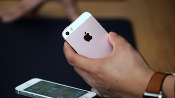 Tidak ketinggalan fitur NFC, sehingga iPhone SE bisa digunakan untuk Apple Pay. Foto: Internet