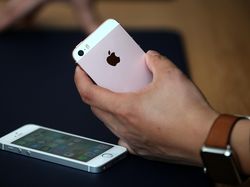 iPhone SE: Kecil-kecil Cabe Rawit