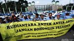 Taksi dkk Geruduk Gedung DPR