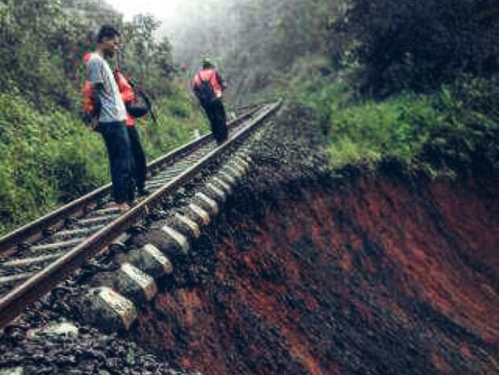 Tebing Tergerus Sungai Cisadane, Begini Penampakan Jalur Rel Sukabumi-Bogor