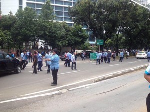 Go-Jek dan Sopir Taksi Baku Hantam di Jl Sudirman Dekat Hotel Le Meridien