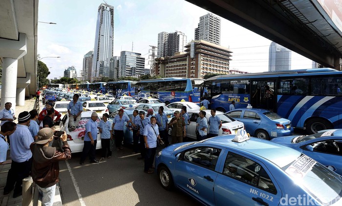 Ada Demo Angkutan Umum, Saham Blue Bird Anjlok 1,56%