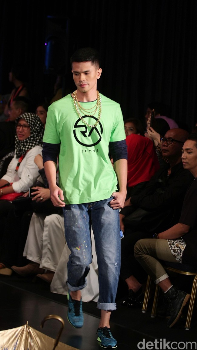 RA Jeans by Raffi Ahmad Star on Famous Indonesia Fashion Week 2016. at Jakarta Convention Center. Senayan. Jakarta. [Foto: Mohamamd Abduh/Wolipop]