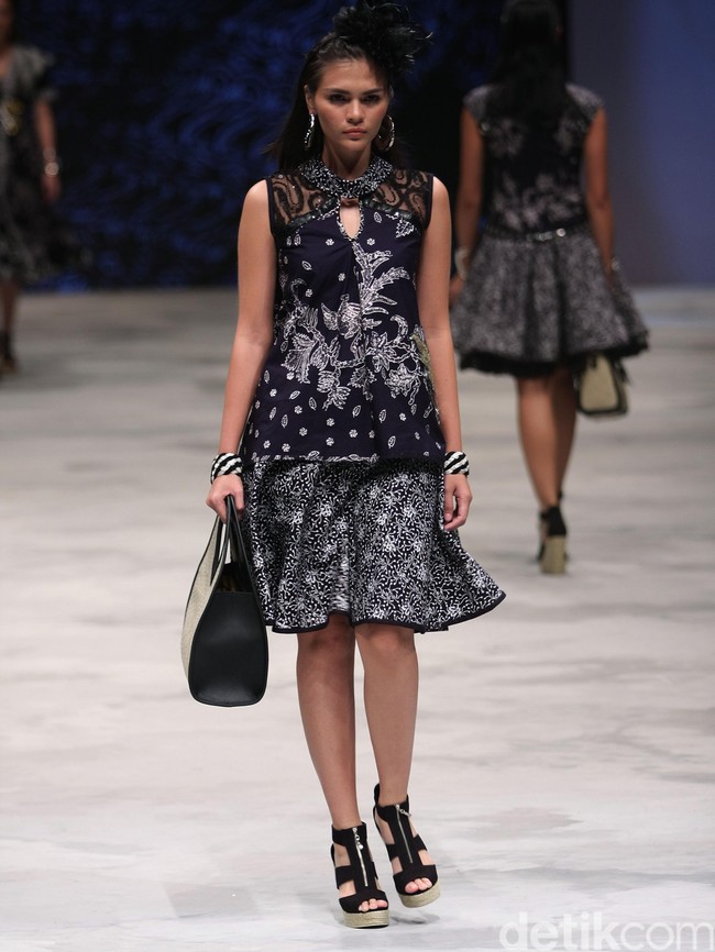 Erdan Ragam Wastra Nusantara Indonesia Fashion Week 2016. at Jakarta Convention Center. Senayan. Jakarta. [Foto: Mohamamd Abduh/Wolipop]