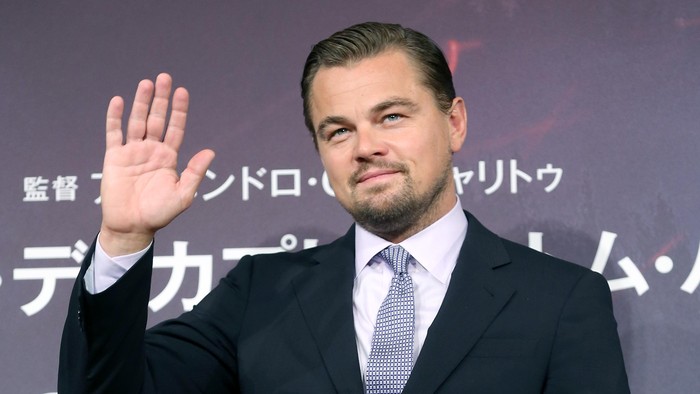 TOKYO, JAPAN - MARCH 23:  Leonardo DiCaprio waves during the press conference for The Revenant at the Ritz Carlton on March 23, 2016 in Tokyo, Japan.  (Photo by Yuriko Nakao/Getty Images)