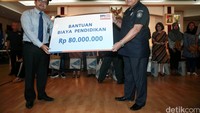 Ada juga bantuan dari BRI peduli untuk biaya pendidikan sebesar Rp 80 juta.