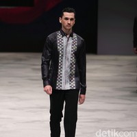 Ilham Bahari Ragam Wastra Nusantara Indonesia Fashion Week 2016. at Jakarta Convention Center. Senayan. Jakarta. [Foto: Mohamamd Abduh/Wolipop]