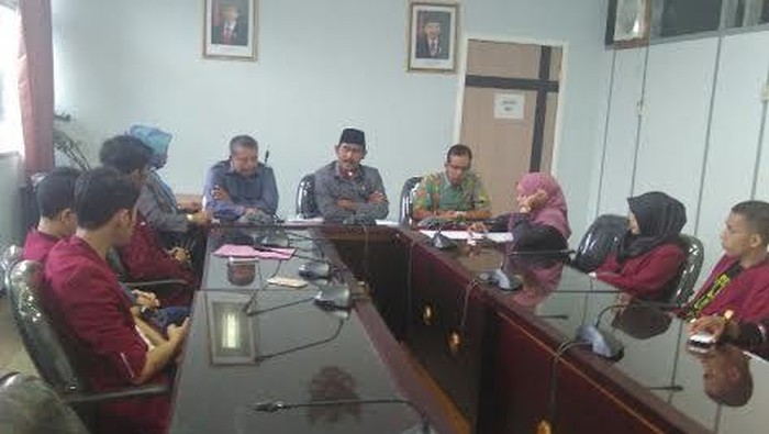 Puluhan Mahasiswa Jember Tolak Kenaikan BPJS