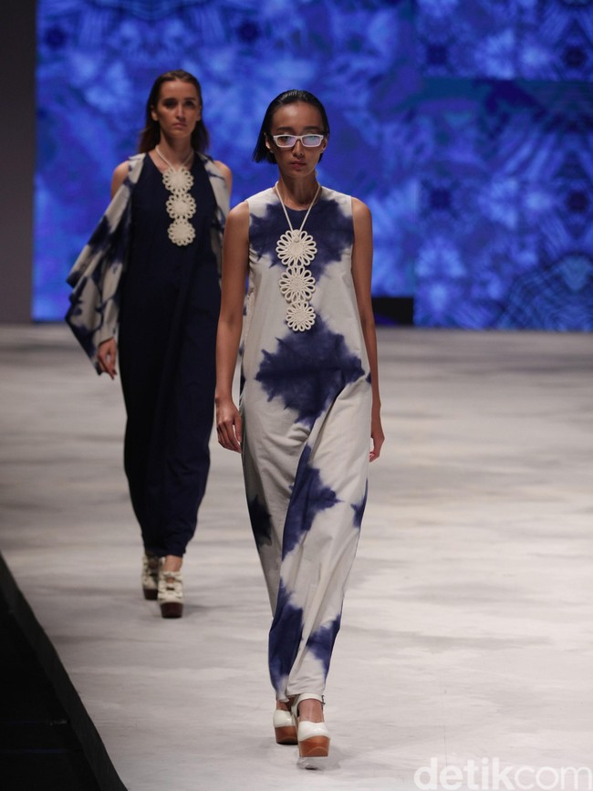 Handy Hartono Ragam Wastra Nusantara Indonesia Fashion Week 2016. at Jakarta Convention Center. Senayan. Jakarta. [Foto: Mohamamd Abduh/Wolipop]