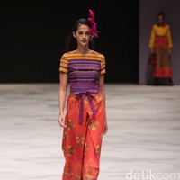 Yogiswari Prajanti Ragam Wastra Nusantara Indonesia Fashion Week 2016. at Jakarta Convention Center. Senayan. Jakarta. [Foto: Mohamamd Abduh/Wolipop]